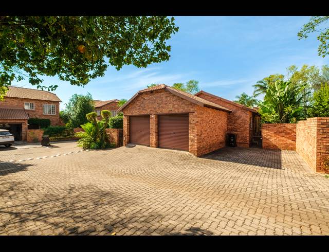3 BEDROOM TOWNHOUSE FOR SALE IN SUNDOWNER